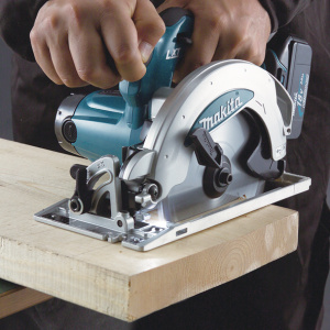 MAKITA DSS610Z PYÖRÖSAHA 18V, SAHAUS 57MM, TERÄ 165X20 Z=24. RUNKOVERSIO 2