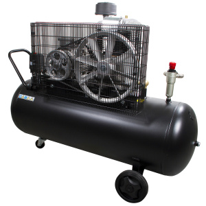 KOMPRESSORI 3-V 7,5HP 925L/200L MUSTA 2