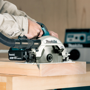 MAKITA DHS660Z PYÖRÖSAHA 18V, HIILIHARJATON, SAHAUS 57MM, TERÄ 165X20 Z=25. RUNKOVERSIO 3