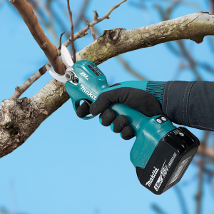 MAKITA DUP181Z OKSASAKSET HIILIHARJATON 18V, MAKS. OKSA 24/30 MM. RUNKOVERSIO 2