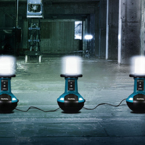 MAKITA DML810 TYÖMAAVALAISIN 2XLXT AKKU/230V. 1500/3000/5500 LUMEN. YHTEENLIITETTÄVISSÄ 8KPL. RUNKOVERSIO 3